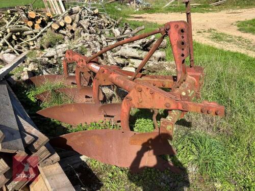 KVERNELAND 4 FURROW PLOUGH