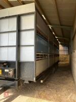 PARKHOUSE 35' 3 DECK LIVESTOCK TRAILER - 19
