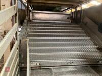 PARKHOUSE 35' 3 DECK LIVESTOCK TRAILER - 25