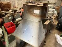 20 ATL GALVANISED PARLOUR FEEDERS - 6
