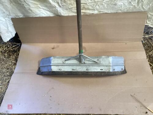 30'' HAND YARD SCRAPER