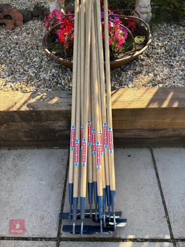 10 LONG HANDLED GARDEN HOES