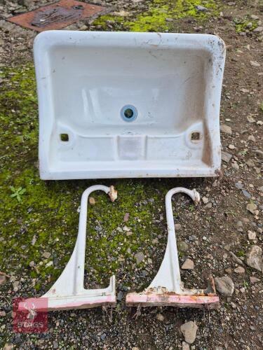 ANTIQUE HAND WASH BASIN.