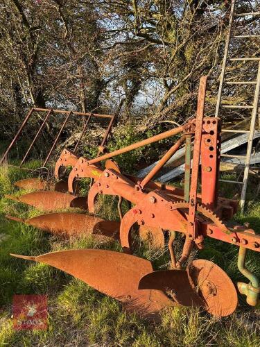 KVERNELAND 4 FURROW PLOUGH