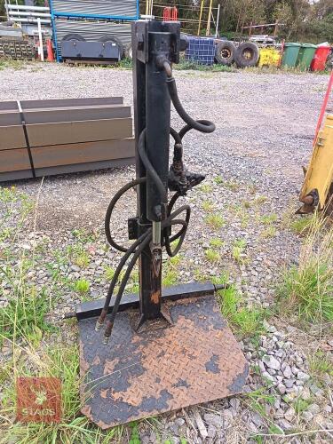 OXDALE TRACTOR MOUNTED LOG SPLITTER