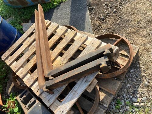 SET OF SANDERSON/CLAAS FORKLIFT TINES