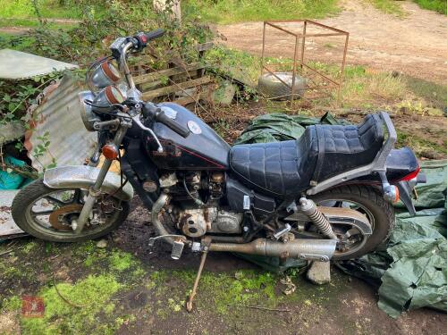 KAWASAKI MOTORBIKE (32) (S/R)