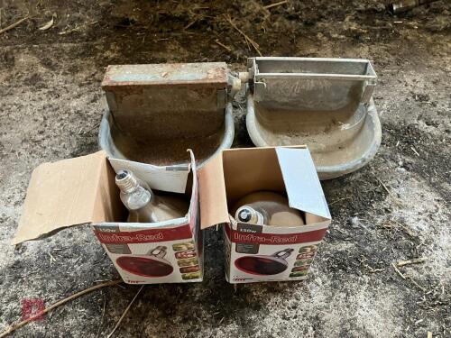 2 DRINKING BOWLS & HEAT LAMP BULBS