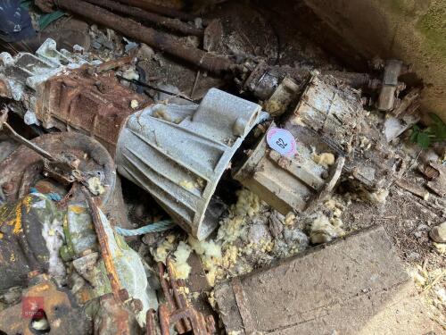 LANDROVER TRANSFER AND GEAR BOX (62)