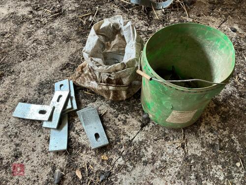 SHED PANEL CLAMPS/BRACKETS AND BOLTS