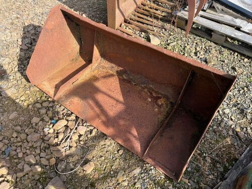 5' FRONT LOADER BUCKET