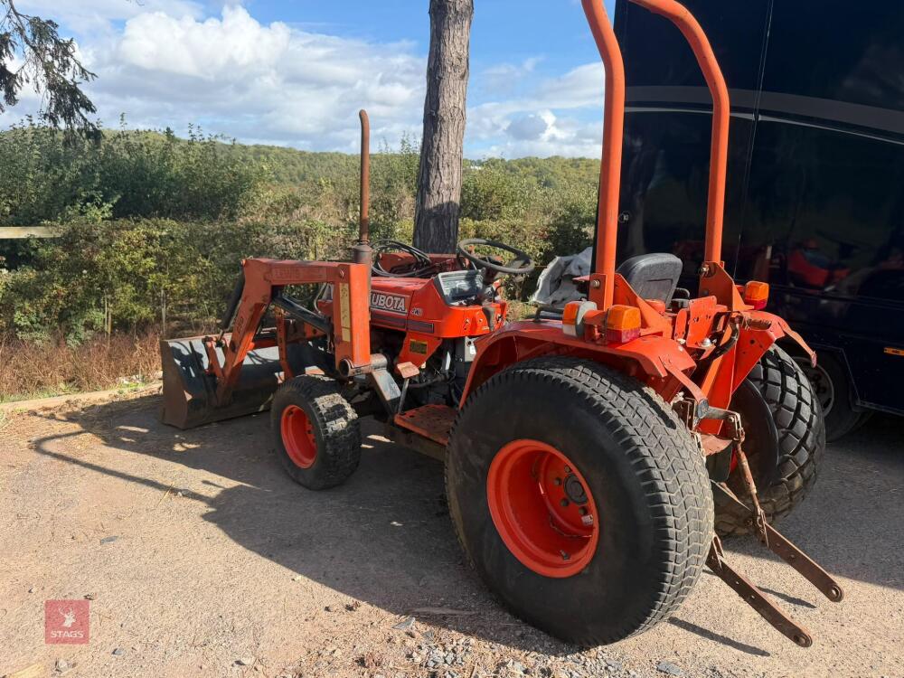 KUBOTA B2150 COMPACT TRACTOR