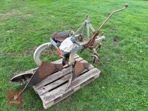 MASSEY FERGUSON 2 FURROW PLOUGH