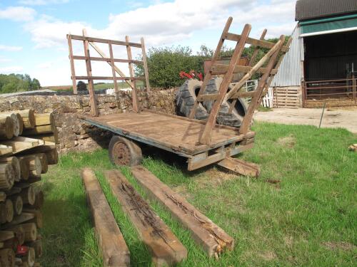 VINTAGE WOODEN TRAILER (S/R)