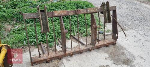 MANITOU MUCK FORK