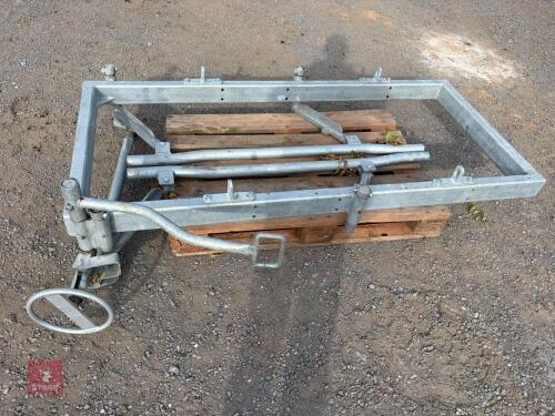 RACE LOCKING SCISSOR YOKE