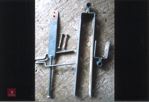 PAIR GATE HANGERS