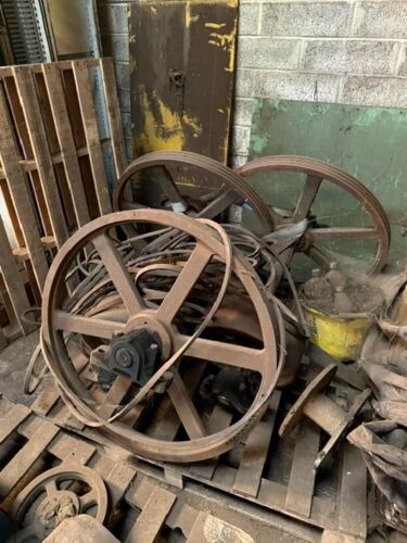 METAL PULLEYS & BELTS ON SHAFTS