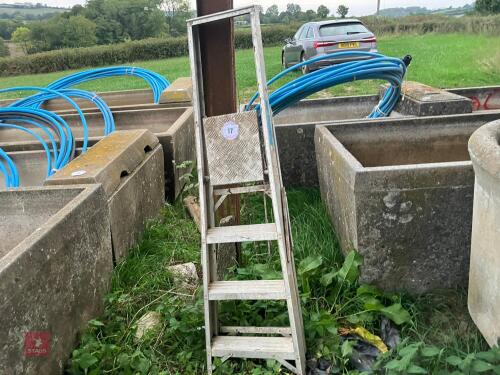 ALUMINIUM FOLDING STEP LADDER (17)