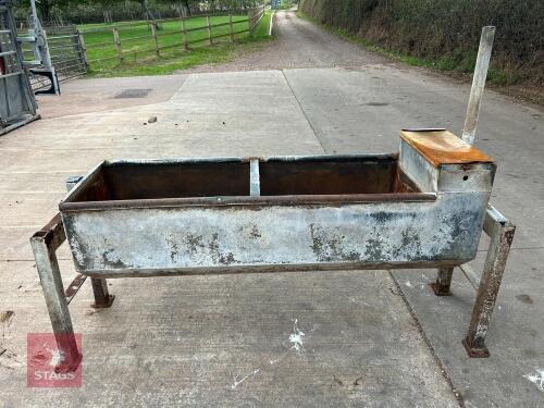 BATEMAN TIPPING WATER TROUGH