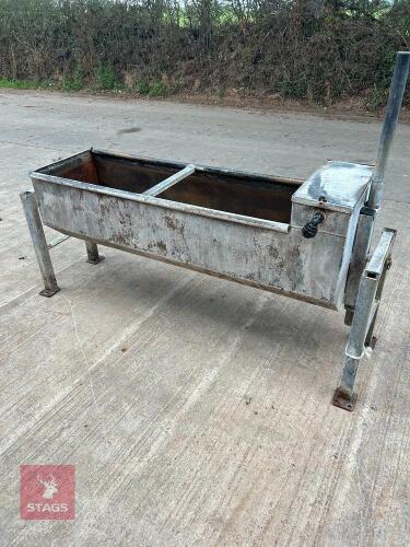 BATEMAN TIPPING WATER TROUGH
