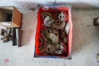 SELECTION OF LINKAGE BALLS AND GUIDES - 2