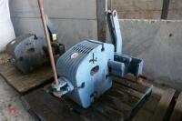 NEW HOLLAND TRACTOR FRONT WEIGHTS - 7