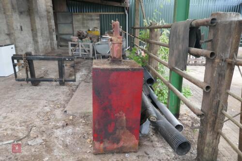 TRACTOR OIL DISPENSER