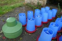 10 MINOLA FEEDERS WITH RAIN HATS - 4
