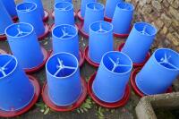 10 MINOLA FEEDERS WITH RAIN HATS - 3