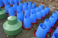 10 MINOLA FEEDERS WITH RAIN HATS - 3