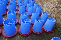 10 MINOLA FEEDERS WITH RAIN HATS - 2