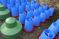 10 MINOLA FEEDERS WITH RAIN HATS - 3