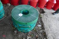 10 PLASTIC CHICKEN TRAYS - 3