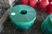 22 WATER DRINKER AND FEEDER DISCO'S - 4