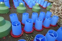 10 MINOLA FEEDERS WITH RAIN HATS - 5