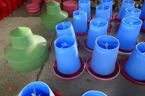 10 MINOLA FEEDERS WITH RAIN HATS