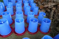 10 MINOLA FEEDERS WITH RAIN HATS