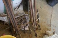 25 METAL 'H' STAKES - 5