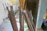 25 METAL 'H' STAKES - 6