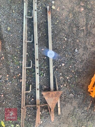 3 METAL ELECTRIC FENCE POSTS