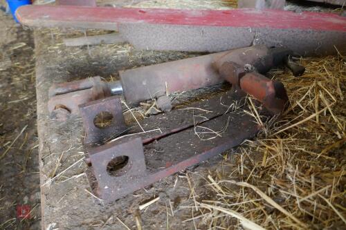 LOADER BRACKETS + HYD RAM