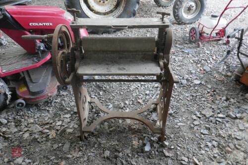 VINTAGE DUPLEX MANGLE
