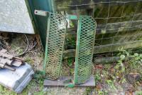 2 GREEN STEPS