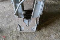 IAE CALF DE-HORNING CRATE - 5