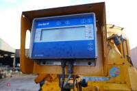 2011 LUCAS G STRAW & SILAGE MIXER WAGON - 6
