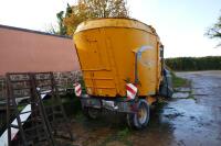 2011 LUCAS G STRAW & SILAGE MIXER WAGON - 10