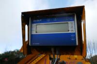2011 LUCAS G STRAW & SILAGE MIXER WAGON - 2