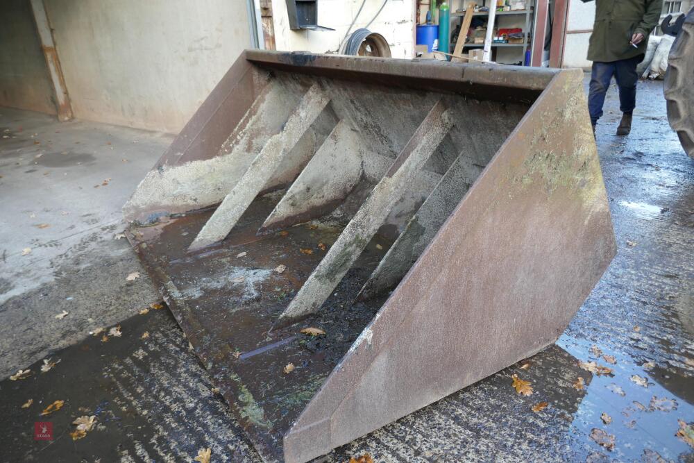 8' HEAVY DUTY HANDLER BUCKET