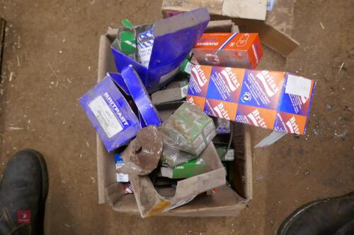 BOX OF VARIOUS TRACTOR/ MACHINERY BULBS